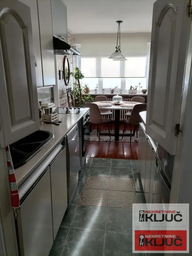 Prodaja, četvorosoban stan, 84m², Novo naselje, Novi Sad