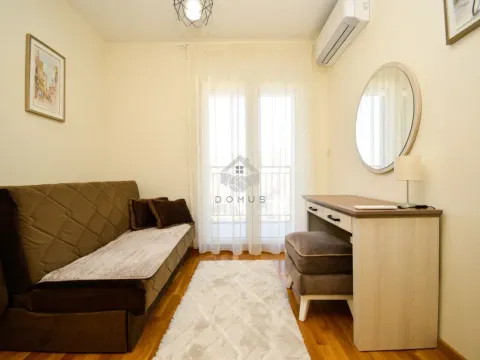 Rent, two bedroom apartment, 60m², City Kej, Podgorica - image 8