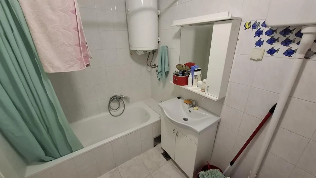 Prodaja, četvorosoban stan, 100m², Centar, Novi Sad