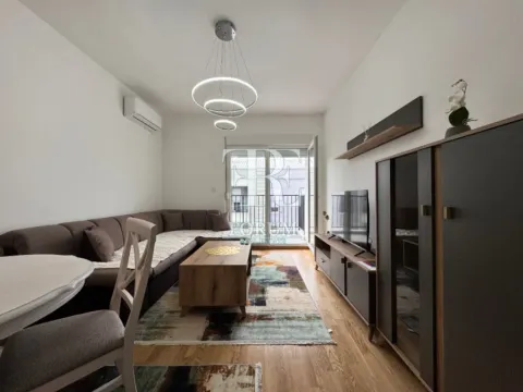 Izdavanje, dvosoban stan, 75m², Stara Varoš, Podgorica - image 2