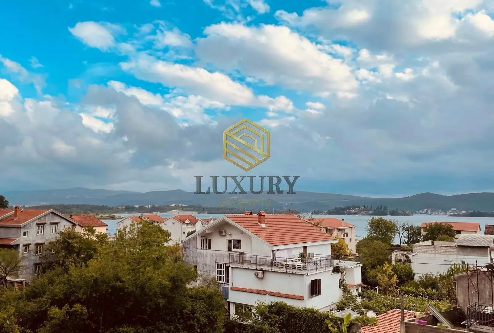 Izdavanje, jednosoban stan, 84m², Bonići, Tivat