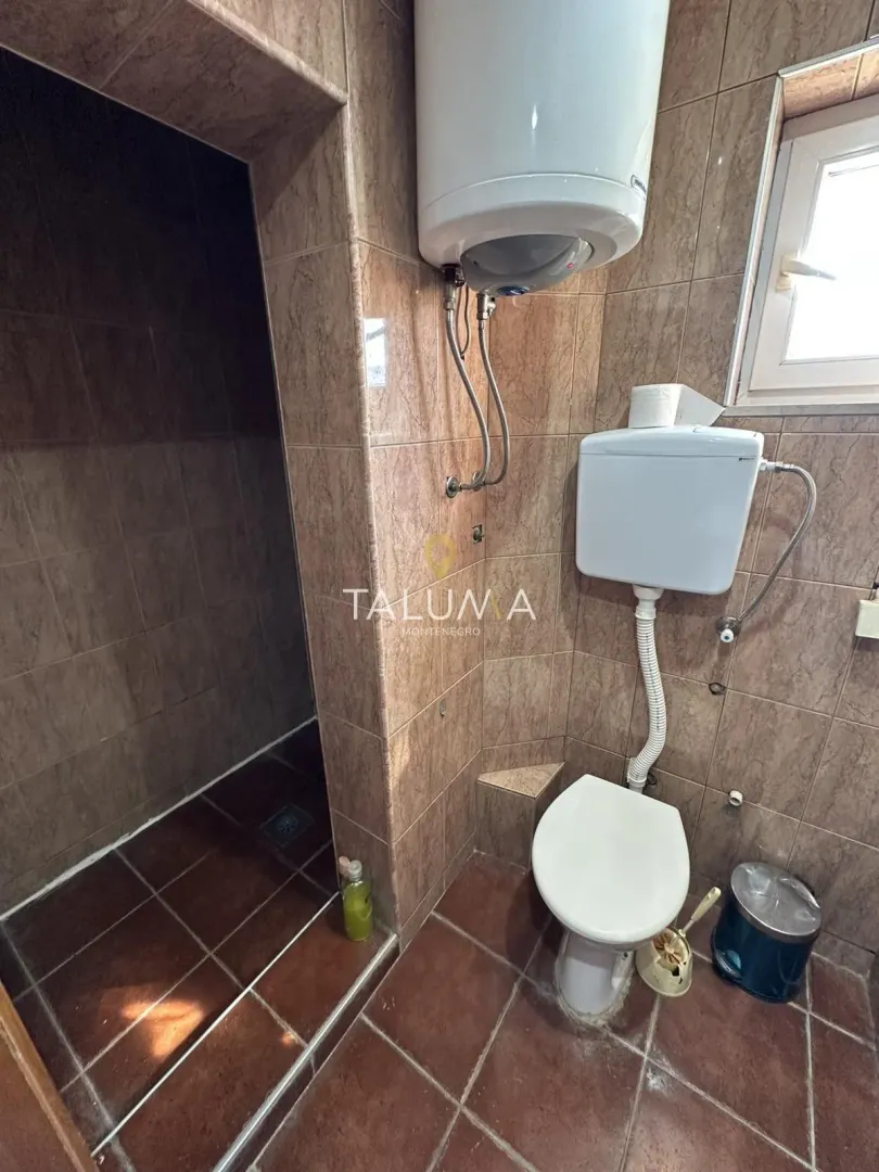 Izdavanje, stan, 200m², Gornja Gorica, Podgorica