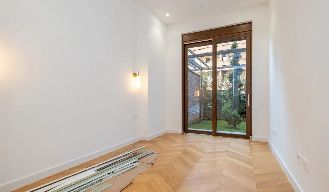 Izdavanje, trosoban stan, 205m², Gorica C, Podgorica