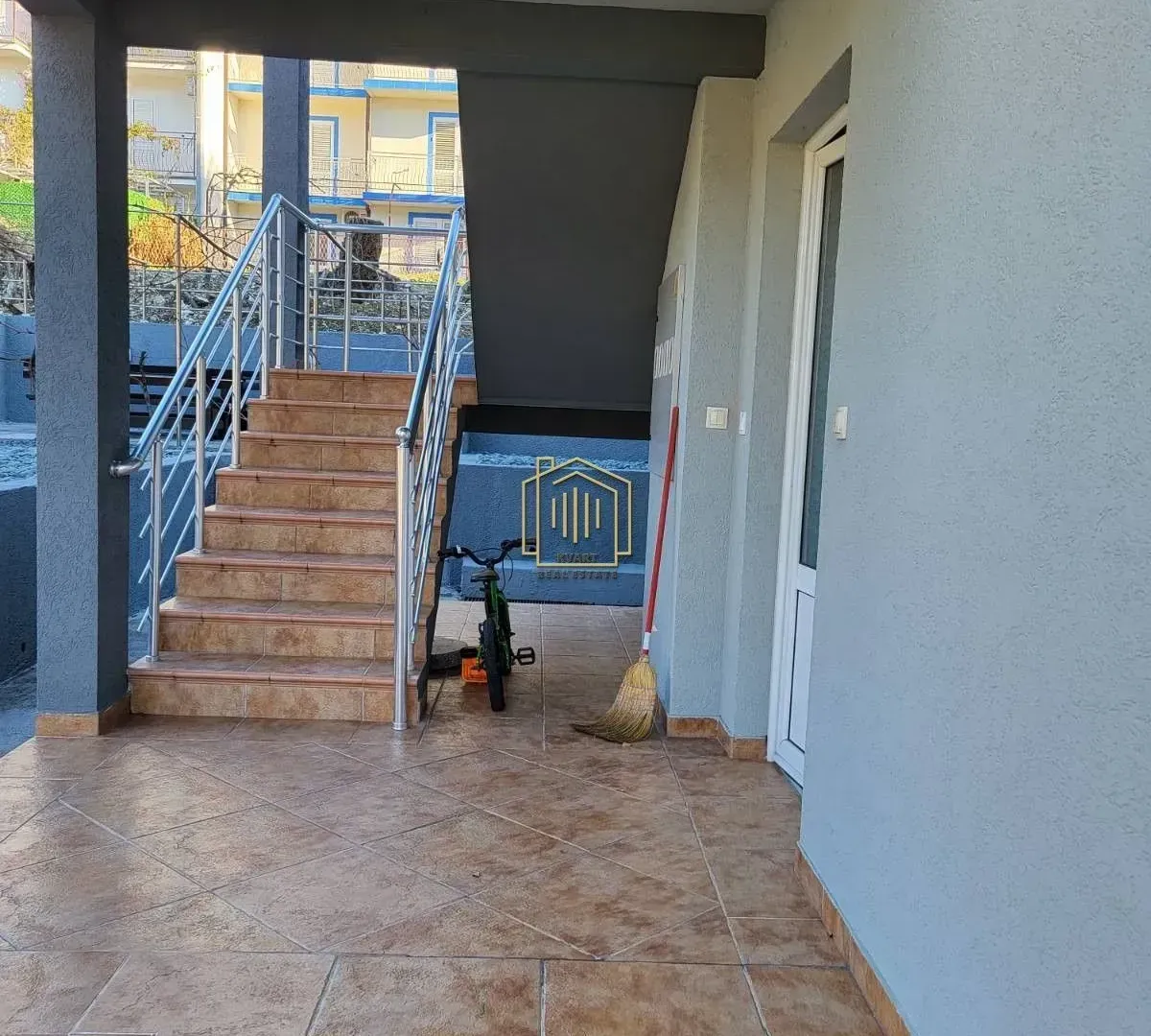 Izdavanje, dvosoban stan, 71m², Igalo, Herceg Novi