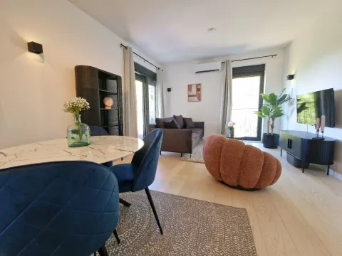 Rent, one bedroom apartment, 46m², Budva, Crna Gora - image 1