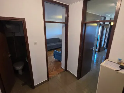 Prodaja, trosoban stan, 95m², Blok 9, Podgorica - image 1