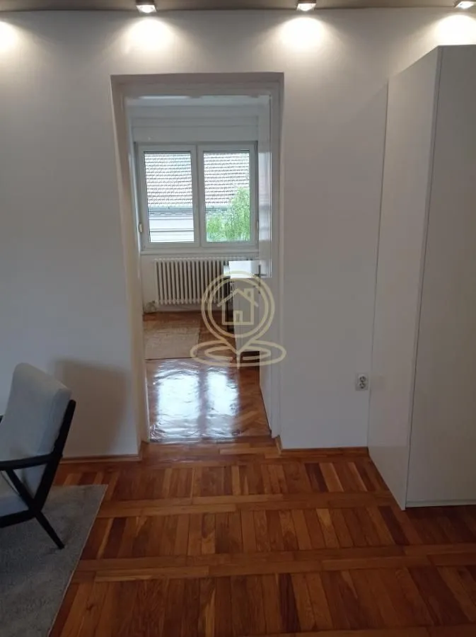 Izdavanje, trosoban stan, 82m², Centar, Novi Sad