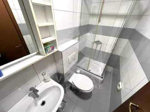 Izdavanje, dvosoban stan, 75m², City Kvart, Podgorica - image 10