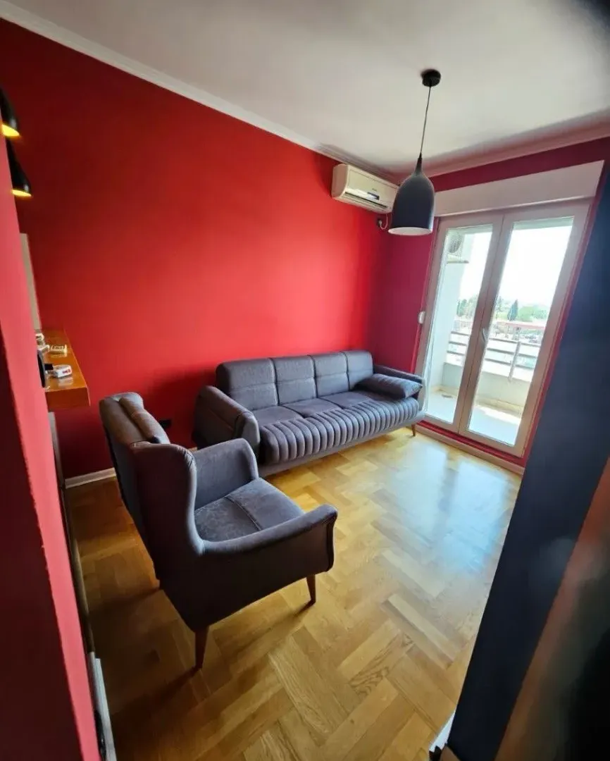Izdavanje, jednosoban stan, 37m², Stari Aerodrom, Podgorica