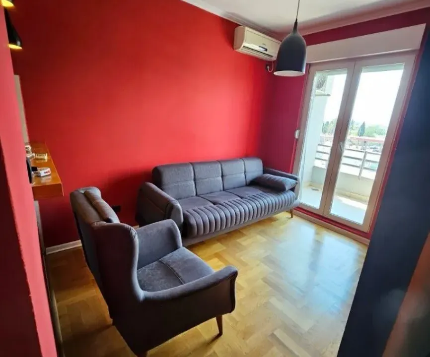 Izdavanje, jednosoban stan, 37m², Stari Aerodrom, Podgorica