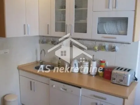 Izdavanje, trosoban stan, 90m², Savski Venac, Beograd - image 6