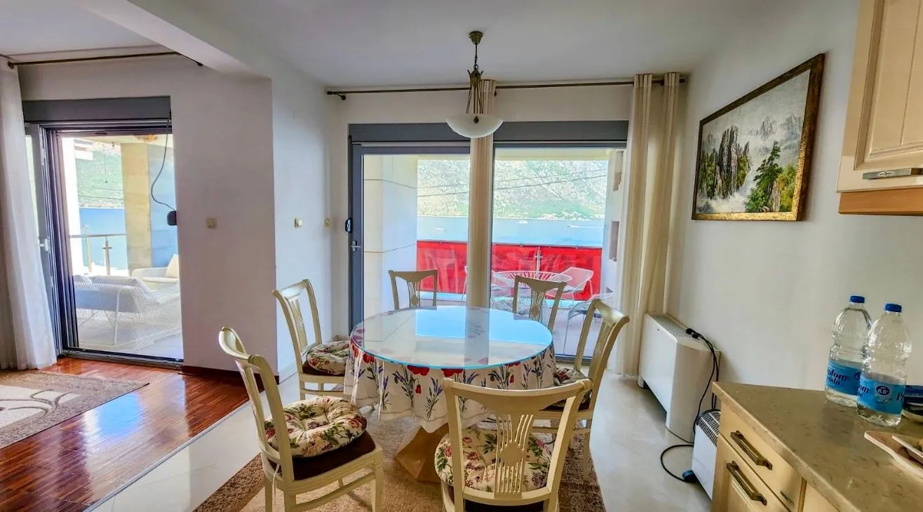 Sale, two bedroom apartment, 105m², Stoliv, Kotor