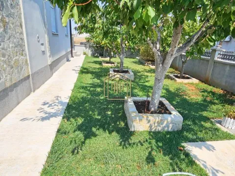 Prodaja, kuća, 200m², Cijevna, Podgorica - image 7