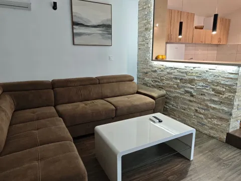 Rent, two bedroom apartment, 100m², Budva, Crna Gora - image 7