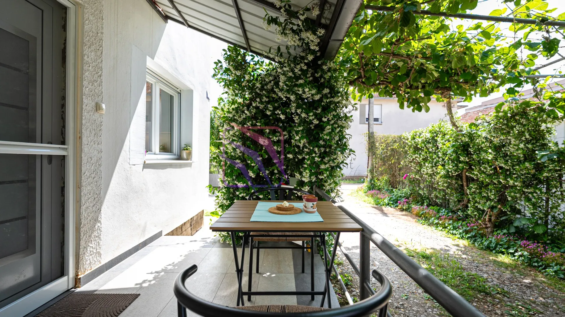 Izdavanje, trosoban stan, 100m², Dalmatinska ulica, Podgorica