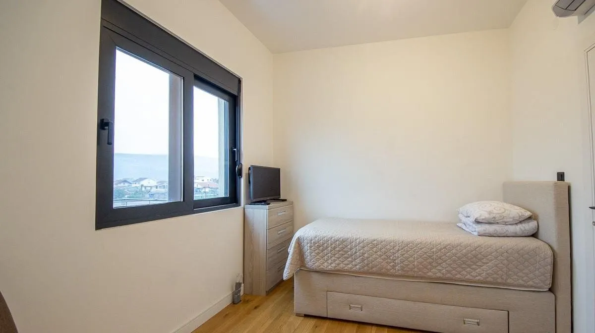Rent, house, 180m², Gornja Gorica, Podgorica