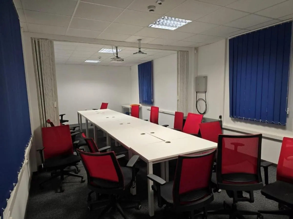 Rent, office space, 600m², Niš, Srbija