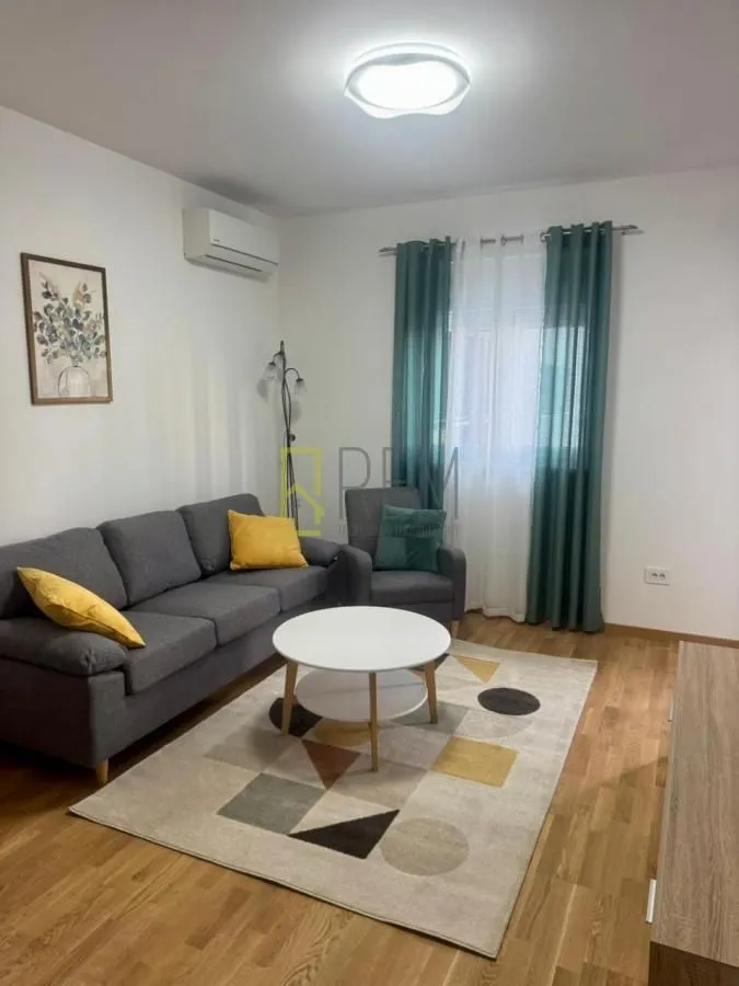 Izdavanje, jednosoban stan, 43m², Stari Aerodrom, Podgorica