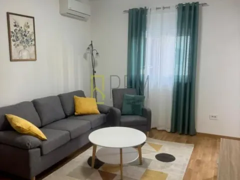 Izdavanje, jednosoban stan, 43m², Stari Aerodrom, Podgorica - image 1