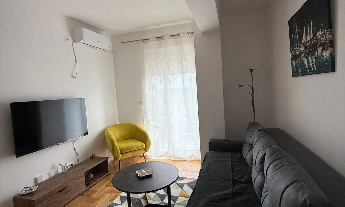 Izdavanje, jednosoban stan, 42m², Tuški Put, Podgorica