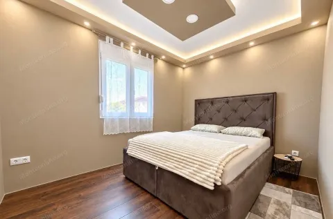 Furnished bedroom with a double bed and a drop ceiling with lighting. - image 9