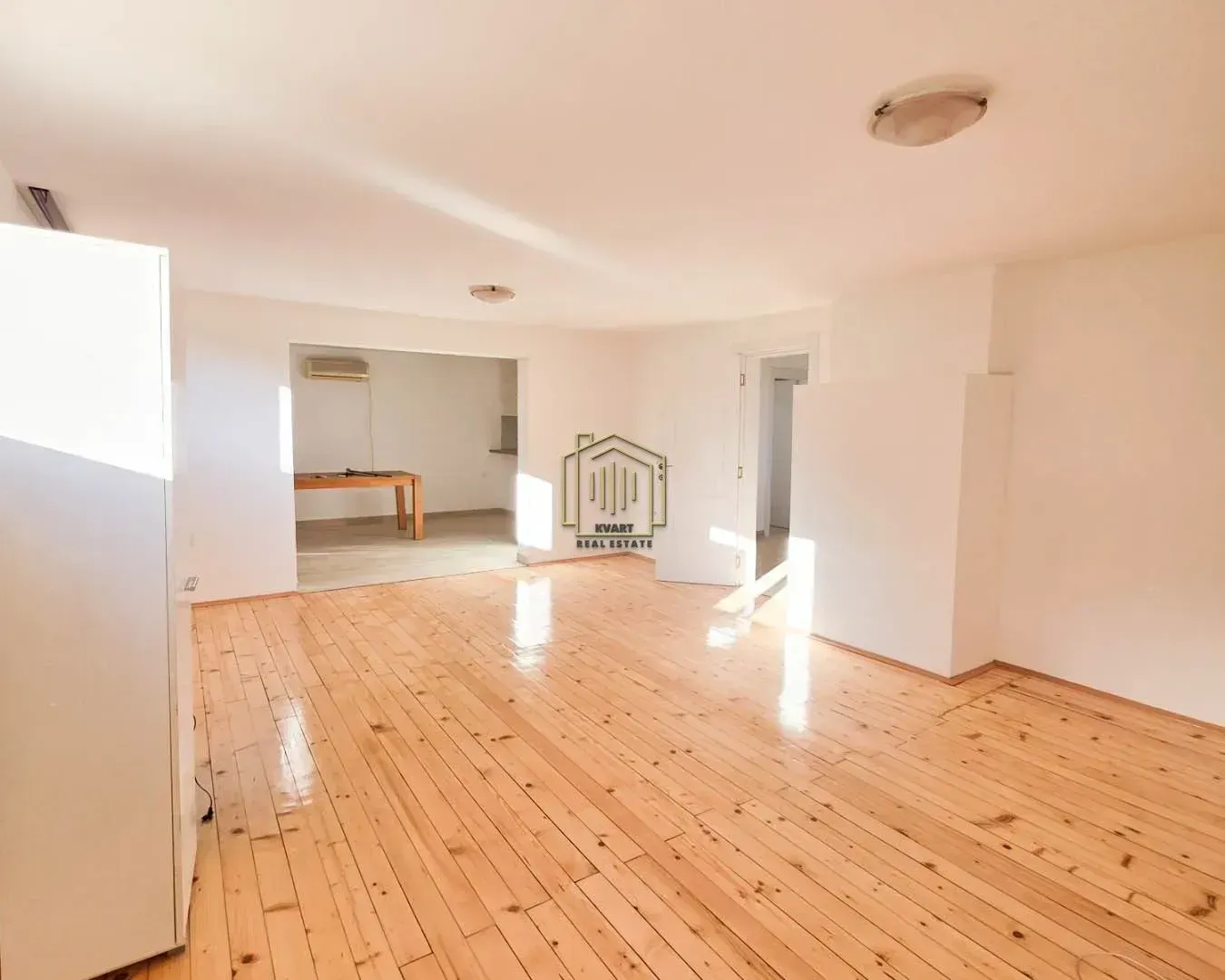 Prodaja, kuća, 350m², Zlatica, Podgorica