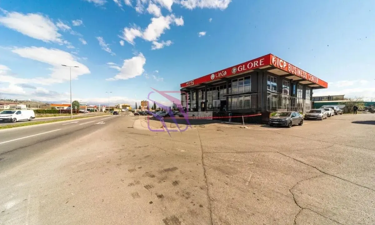 Rent, office space, 705m², Golubovci, Podgorica