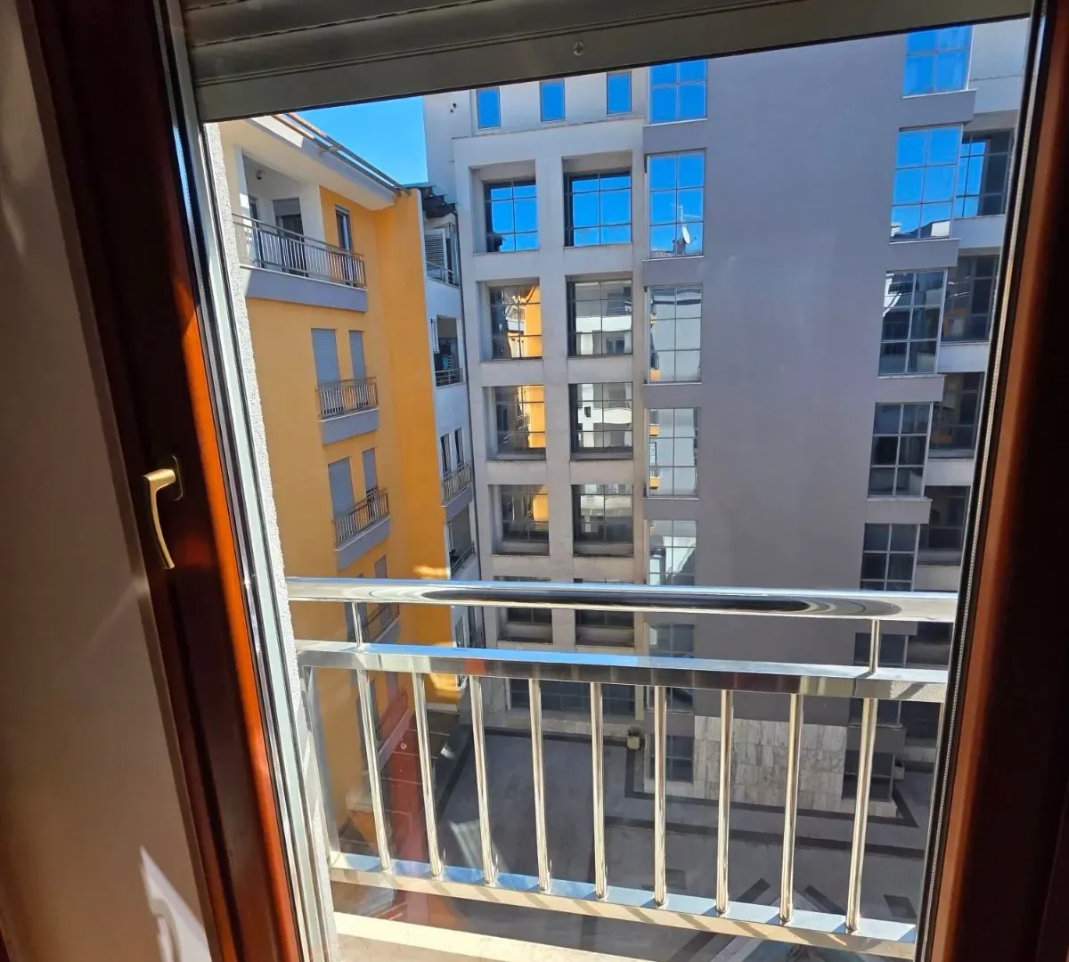 Izdavanje, jednosoban stan, 40m², Pobrežje, Podgorica
