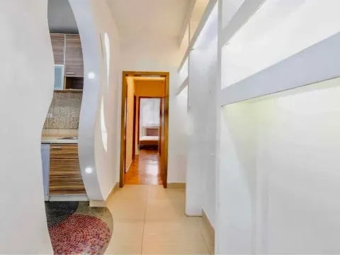 Izdavanje, dvosoban stan, 68m², Stari Aerodrom, Podgorica