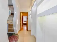 Izdavanje, dvosoban stan, 68m², Stari Aerodrom, Podgorica - image 1