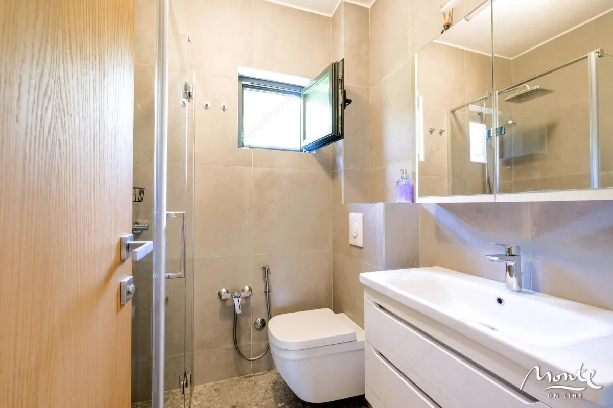 Sale, three bedroom apartment, 77m², Centar, Tivat