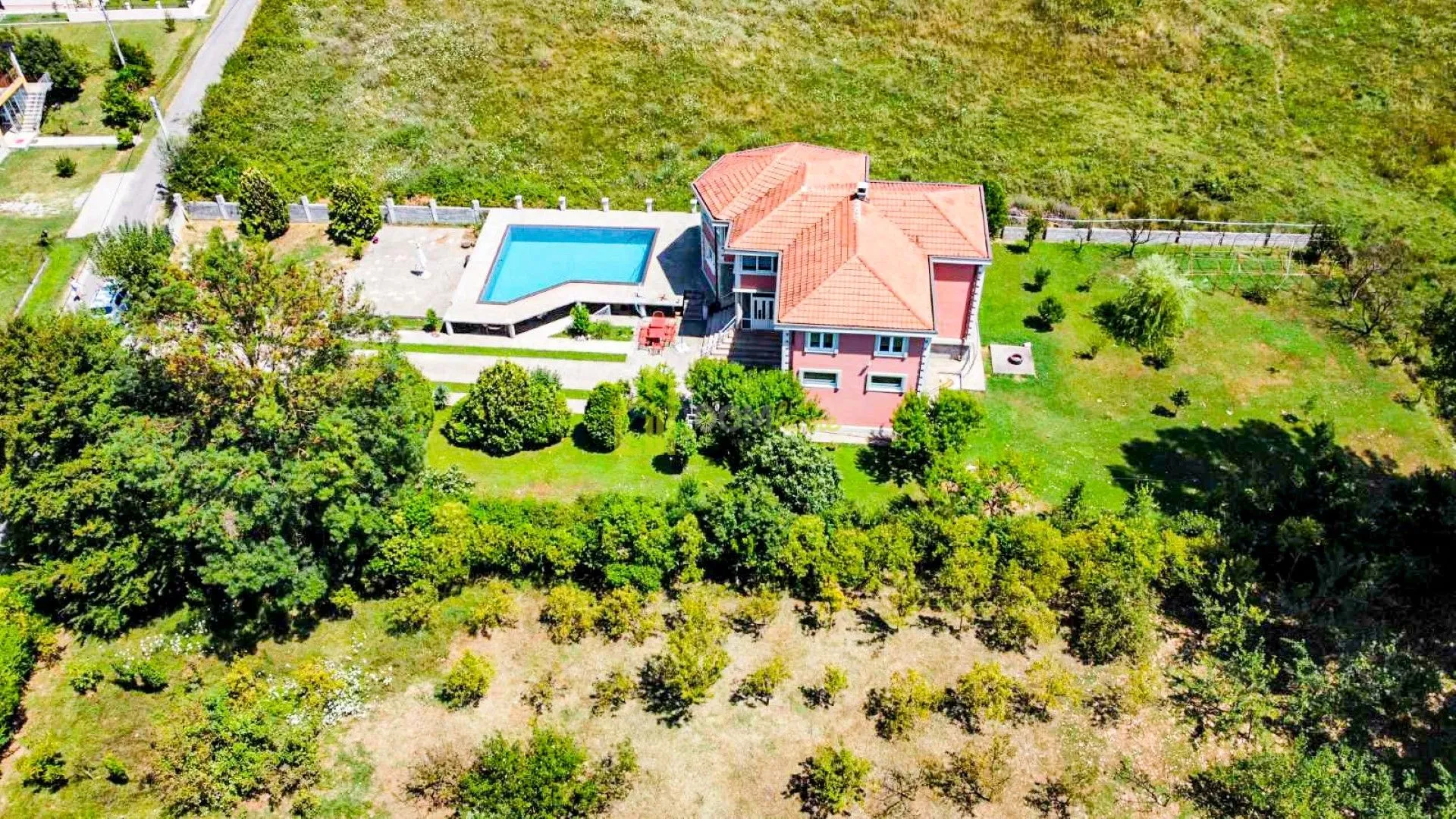 Prodaja, kuća, 340m², Danilovgrad, Crna Gora