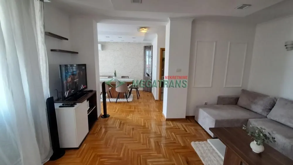 Izdavanje, četvorosoban stan, 103m², Grbavica, Novi Sad Sve Podlokacije