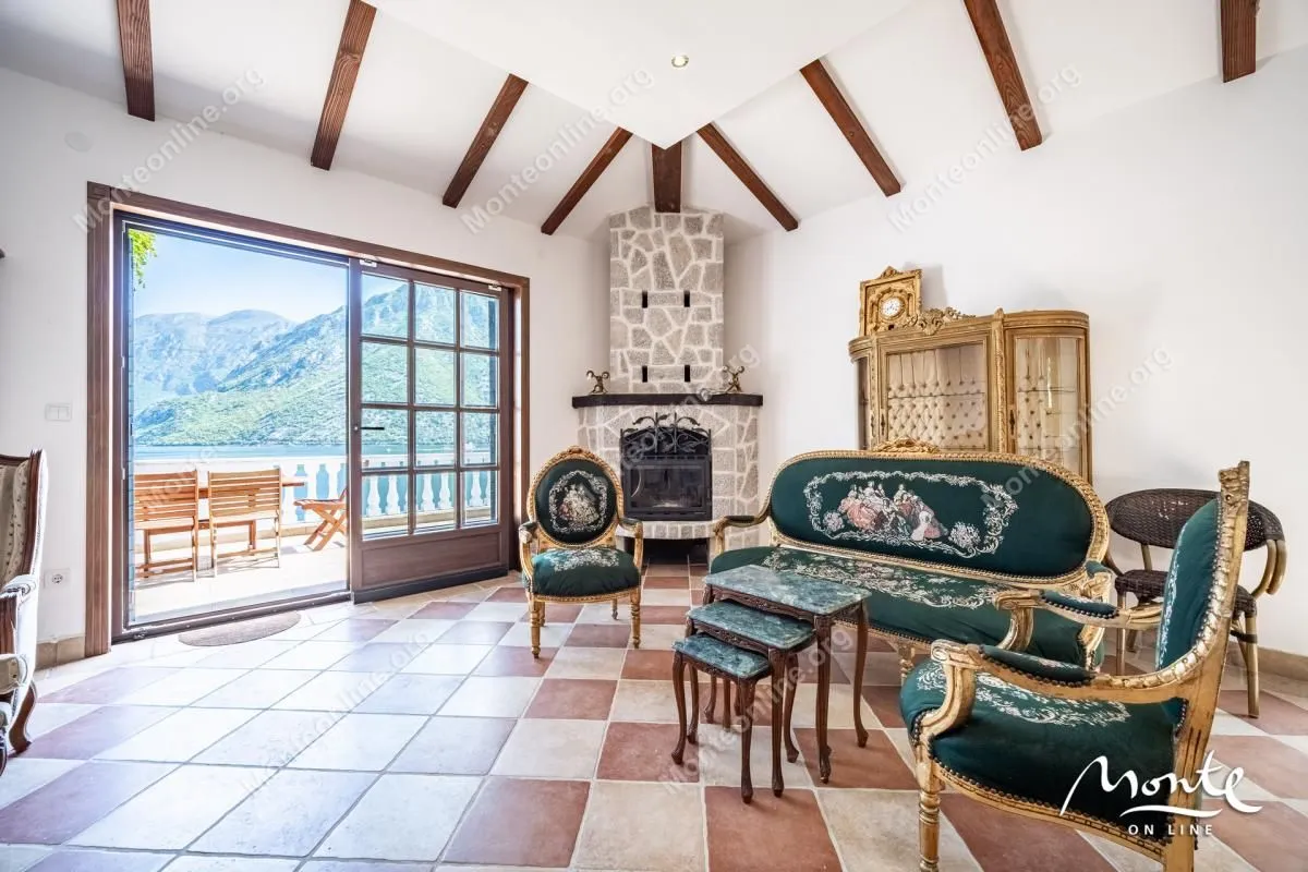 Prodaja, dvosoban stan, 92m², Kostanjica, Kotor