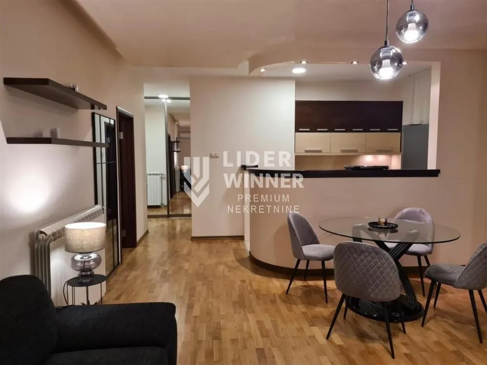 Prodaja, četvorosoban stan, 180m², Savski Venac, Beograd