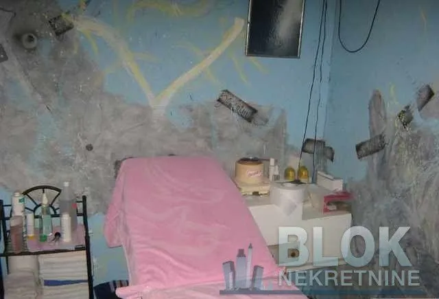 Small room with a cosmetic bed and equipment in need of renovation.