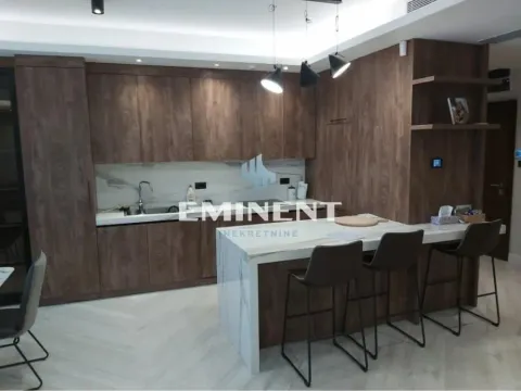 Stan in Vračar Hram