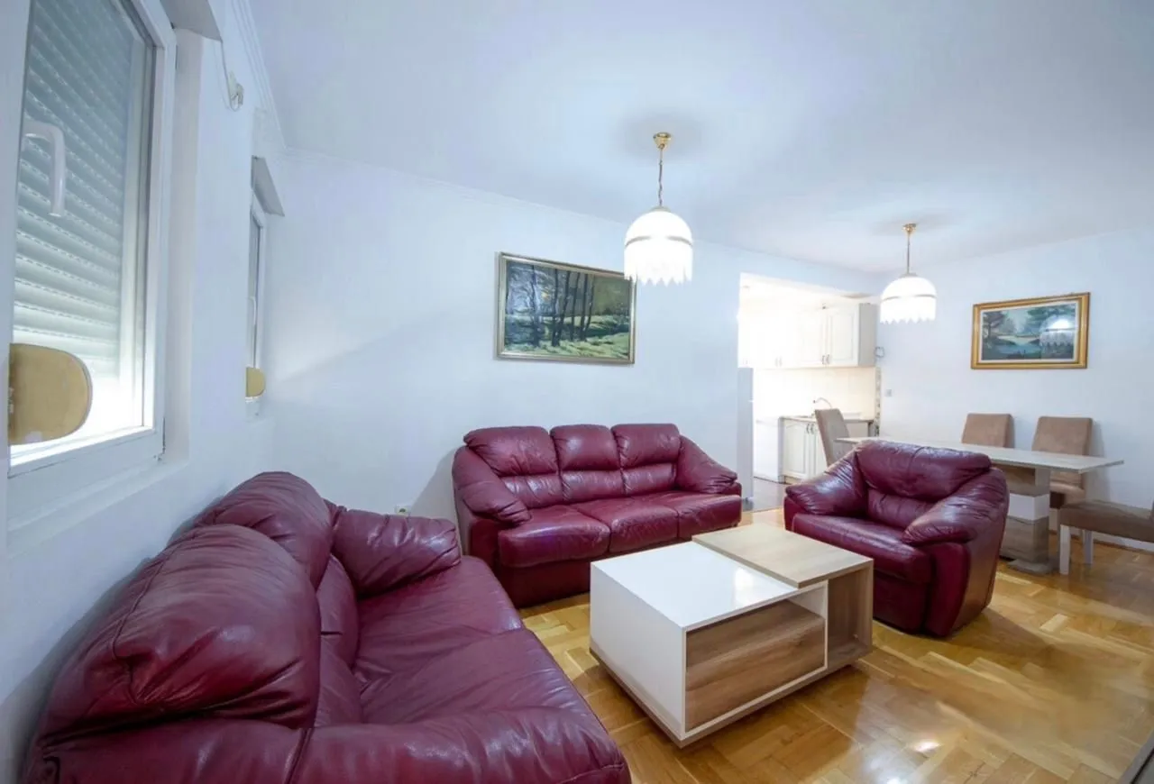 Izdavanje, dvosoban stan, 60m², Centar, Podgorica