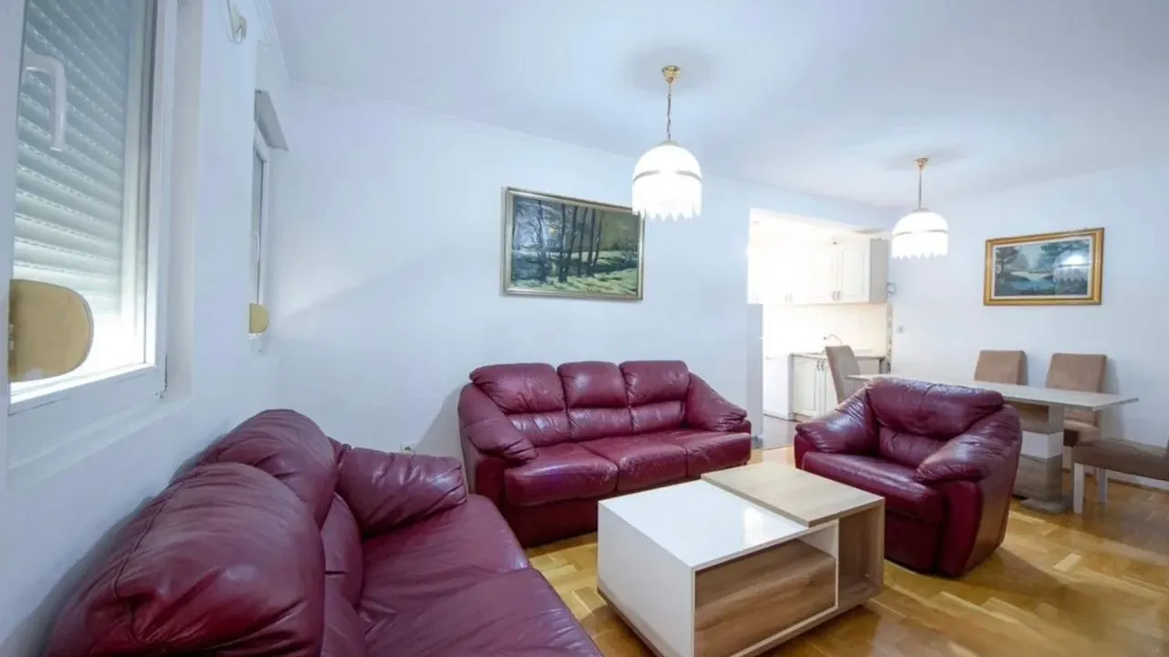 Izdavanje, dvosoban stan, 60m², Centar, Podgorica