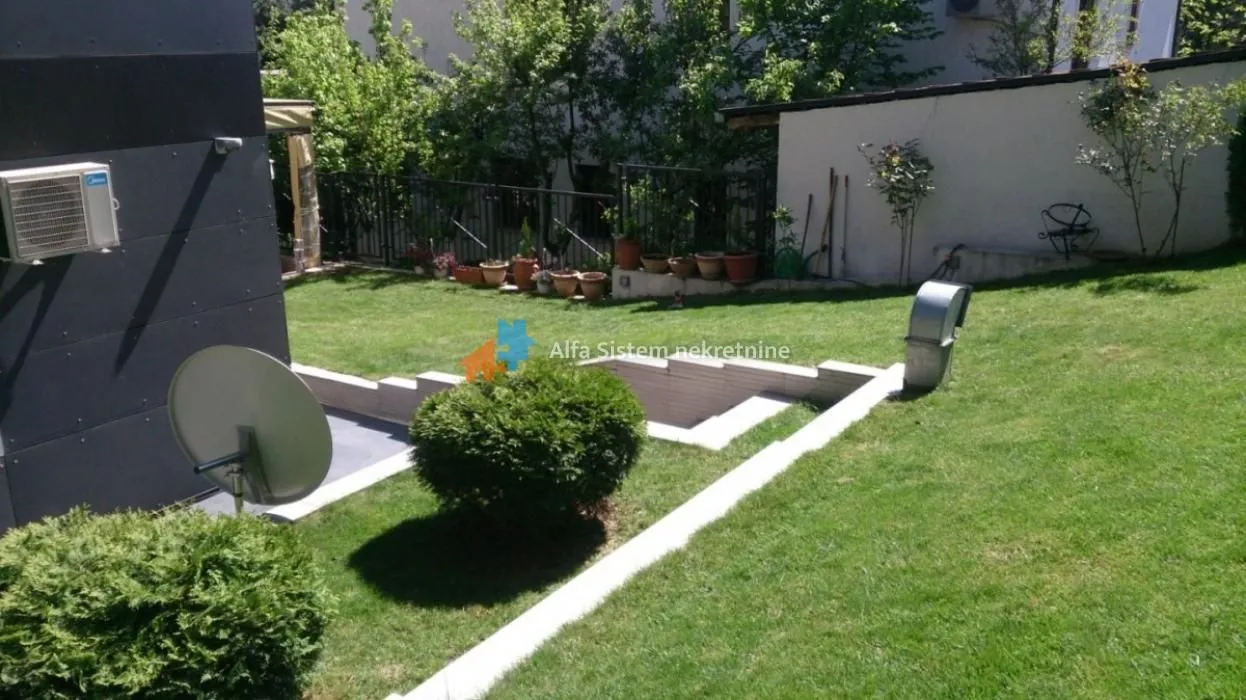 Izdavanje, trosoban stan, 95m², Savski Venac, Beograd