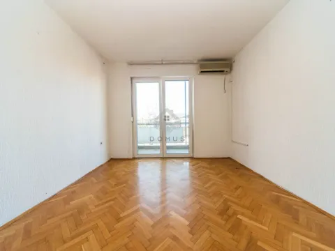Izdavanje, poslovni prostor, 80m², Stara Varoš, Podgorica - image 6