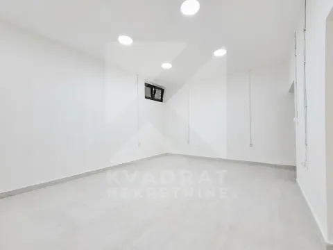 Rent, office space, 64m², Blok 7, Podgorica - image 14