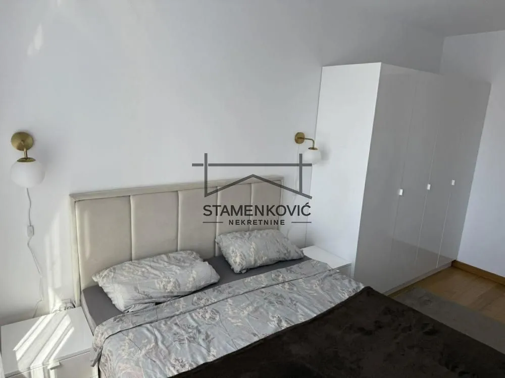 Izdavanje, dvosoban stan, 65m², Centar, Novi Sad