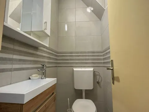 Izdavanje, dvosoban stan, 70m², Gintaš, Podgorica - image 10