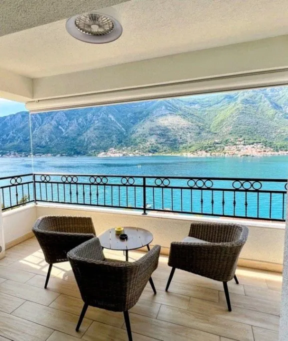 Prodaja, dvosoban stan, 85m², Dobrota, Kotor