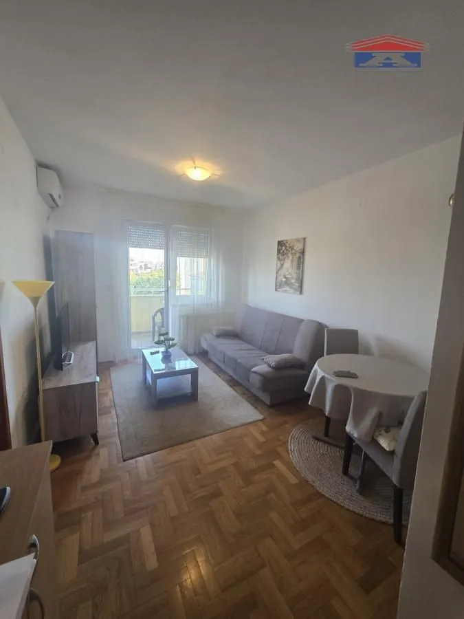 Izdavanje, jednosoban stan, 35m², Grbavica, Novi Sad Sve Podlokacije