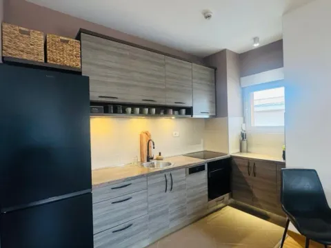 Izdavanje, jednosoban stan, 50m², City Kvart, Podgorica - image 2