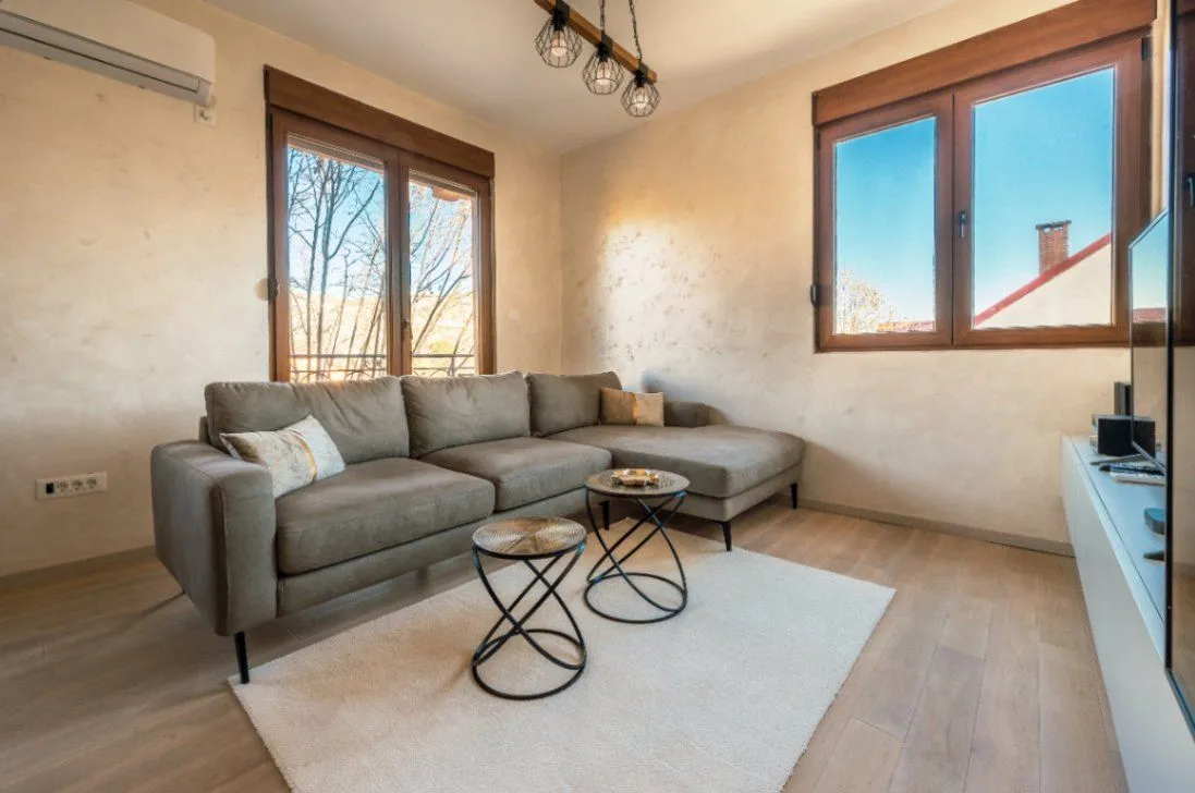 Izdavanje, jednosoban stan, 52m2, Centar, Cetinje