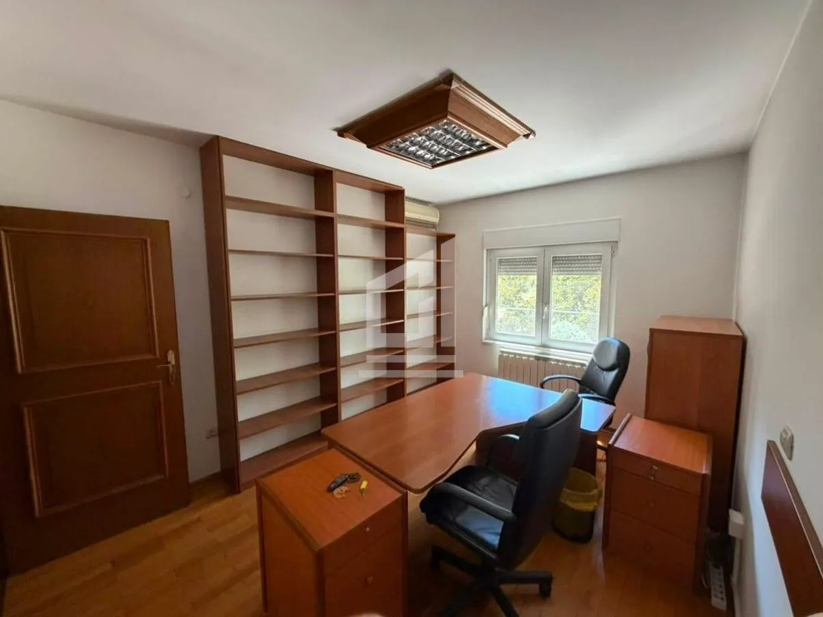 Rent, office space, 150m², Ljubović, Podgorica