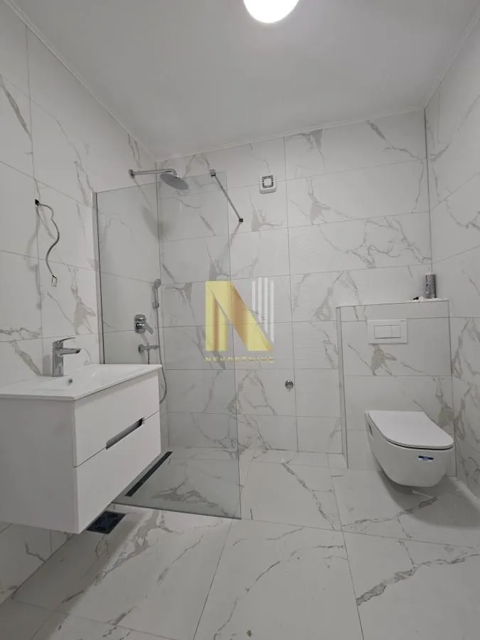 Prodaja, trosoban stan, 83m², Bulevar patrijarha Pavla, Novi Sad Sve Podlokacije